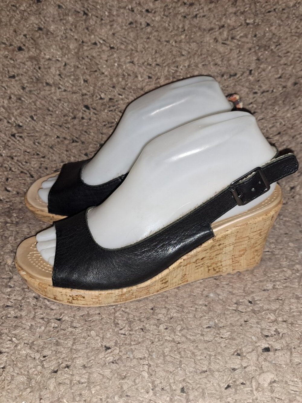 CROCS-A-Leigh Black Leather Slingback Cork Wedge Sandals-Size 7-Excellent - Picture 2 of 8